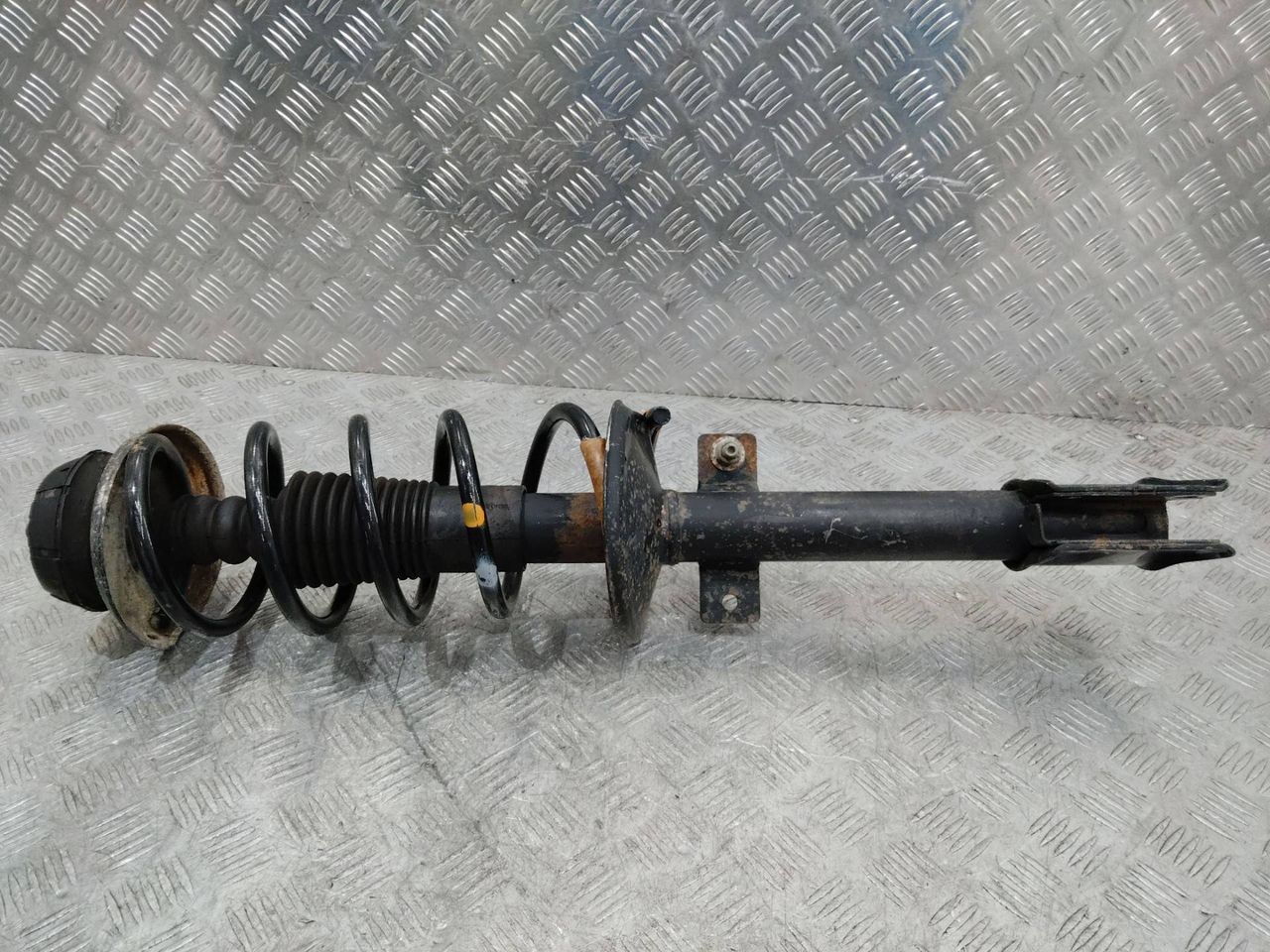 стойка задняя Renault Duster 1 поколение 2011, 8200811407