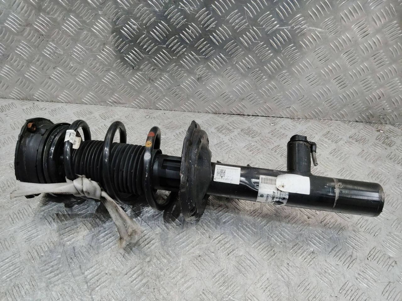 стойка передняя Volkswagen Golf 7 поколение 2013, 5Q0412037