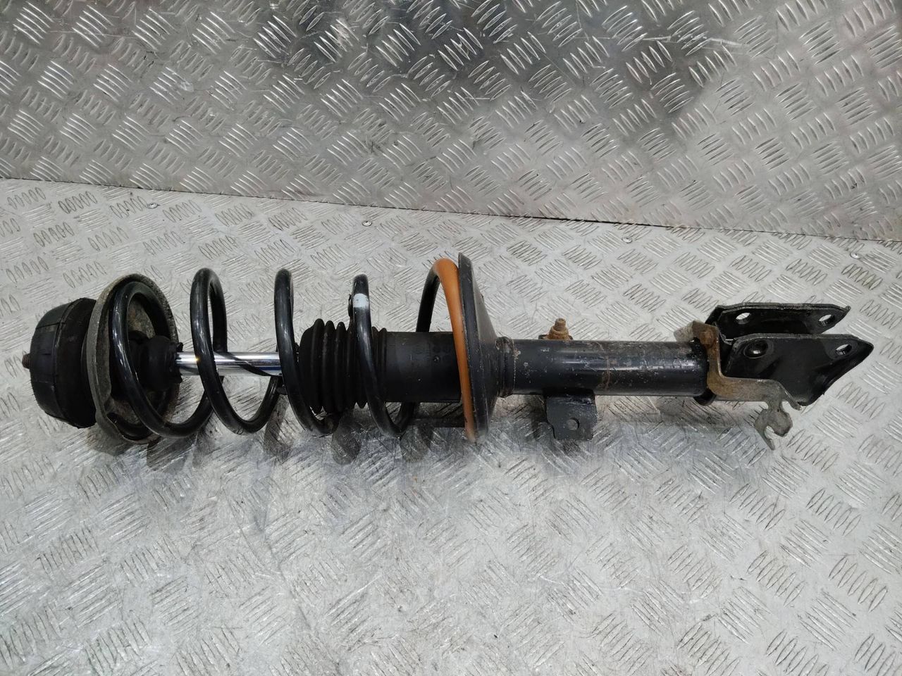 стойка передняя Dacia Duster 1 поколение [рестайлинг] 2014, 1.5 л., дизель, 8200813791