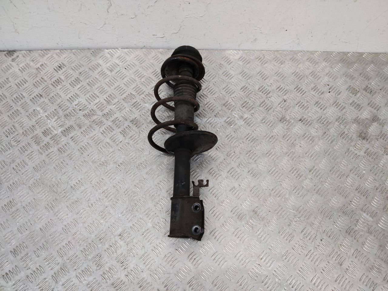 стойка передняя Renault Logan 1 поколение 2005, 8200216267