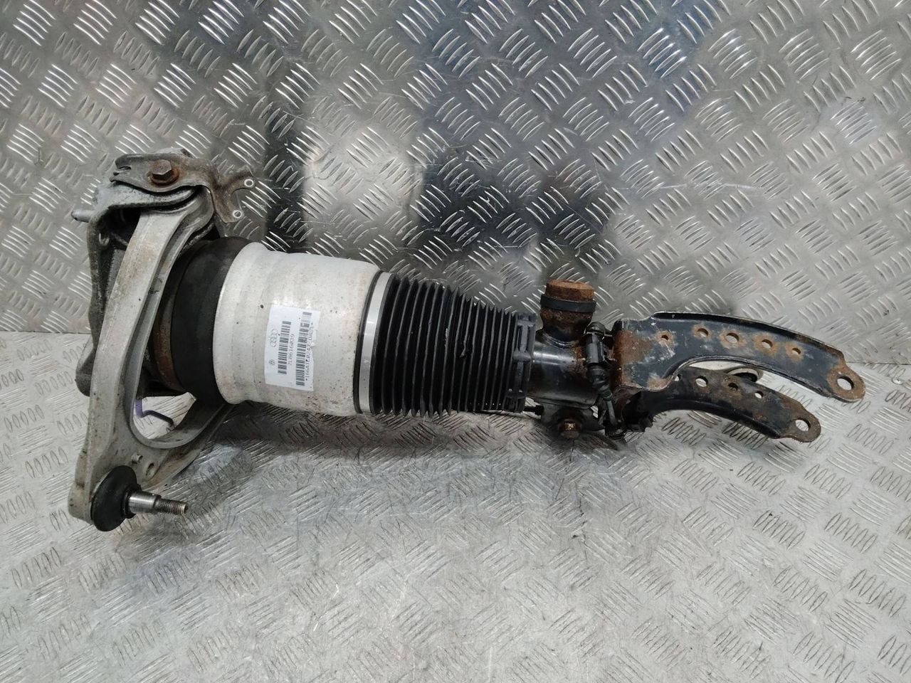 пневмостойка передняя Audi Q7 4L 2006, 7L8616039