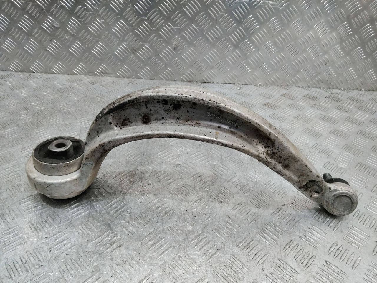 рычаг передний правый Audi A4 B8/8K 2010, 8K0407696