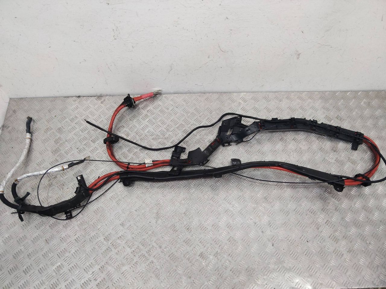 плюсовой провод аккумулятора BMW 7 серия G11/G12 2018, 3.0 л., дизель, 9381589