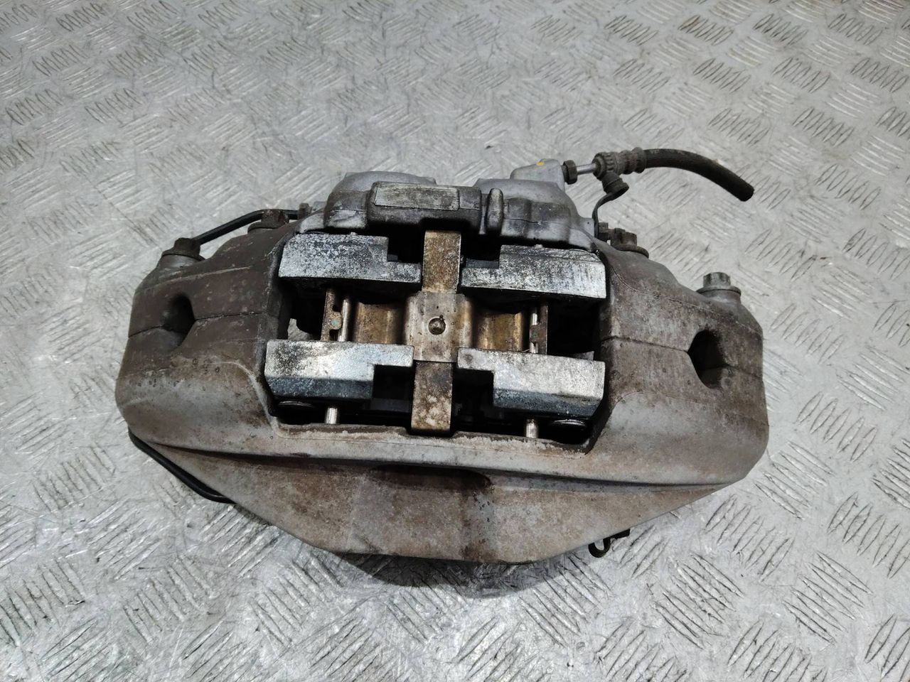 суппорт передний правый BMW 7 серия G11/G12 2018, 3.0 л., дизель