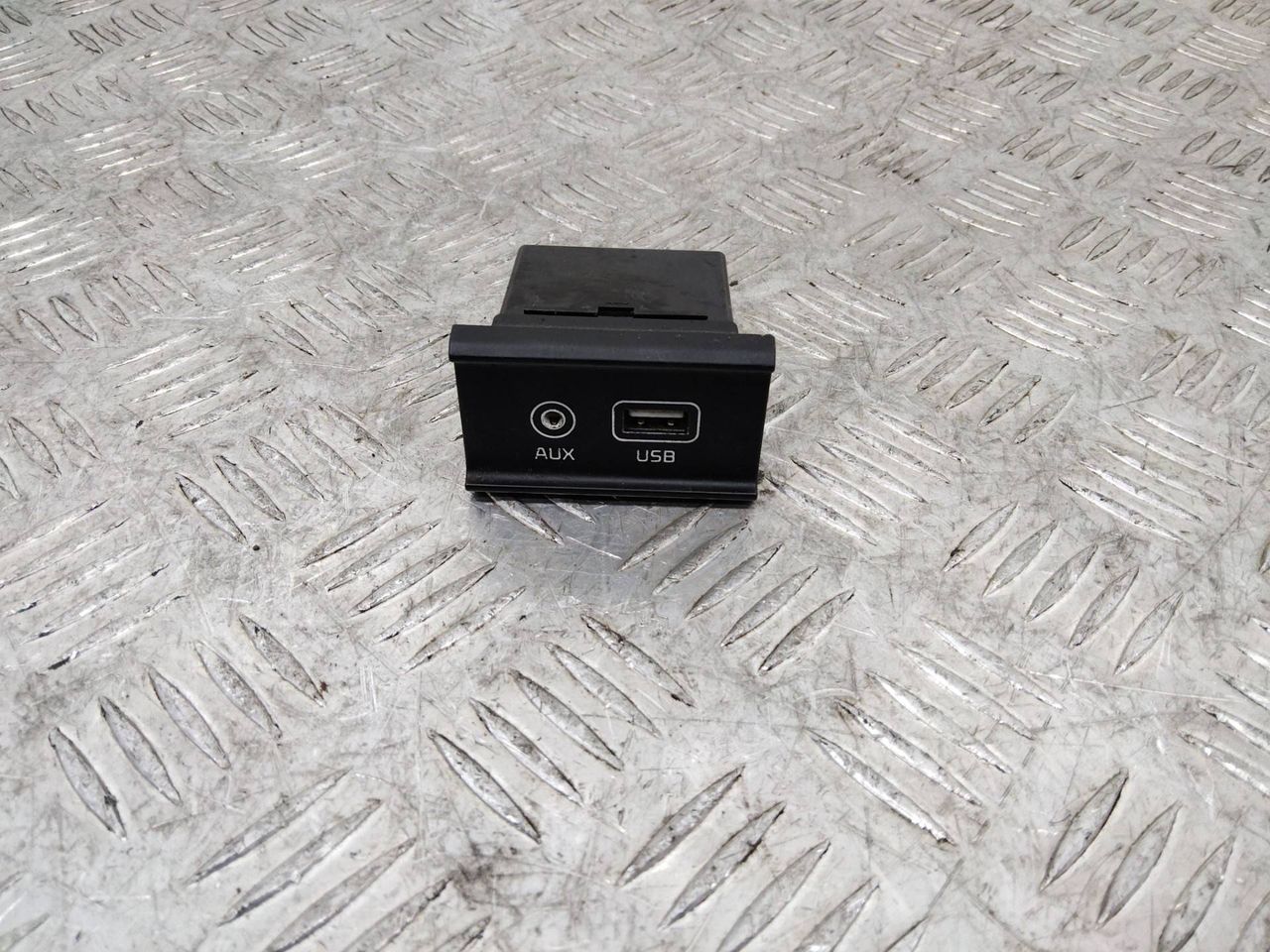 разъем AUX / USB Kia Sportage 4 поколение 2016, 96120C5100