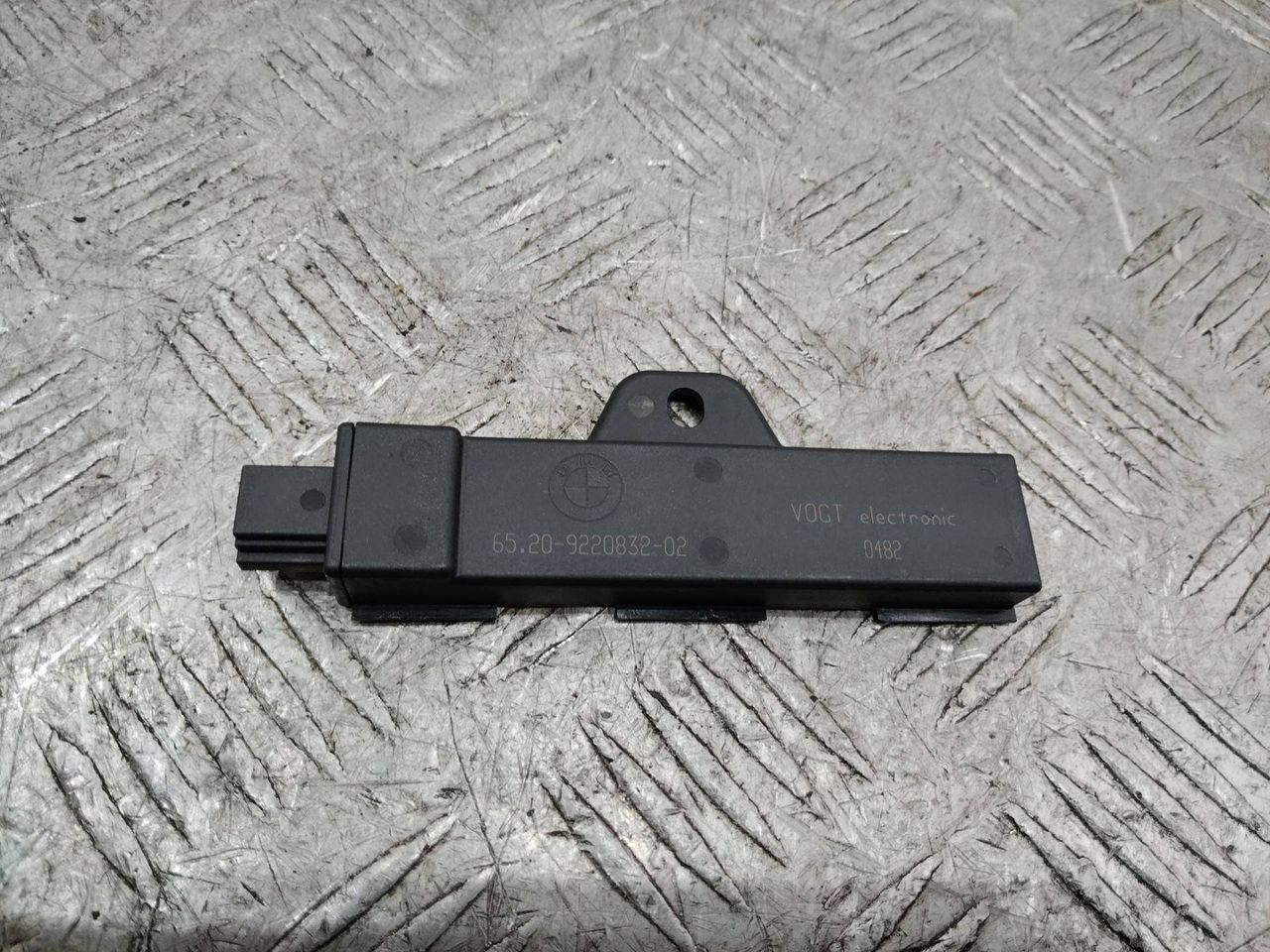 антенна BMW 7 серия G11/G12 2018, 9220832