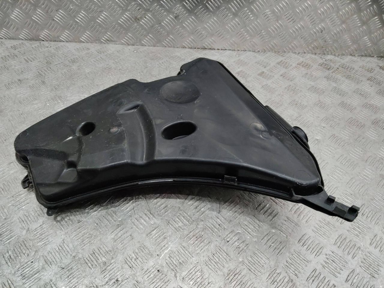 бачок омывателя BMW 7 серия G11/G12 2018, 10543512