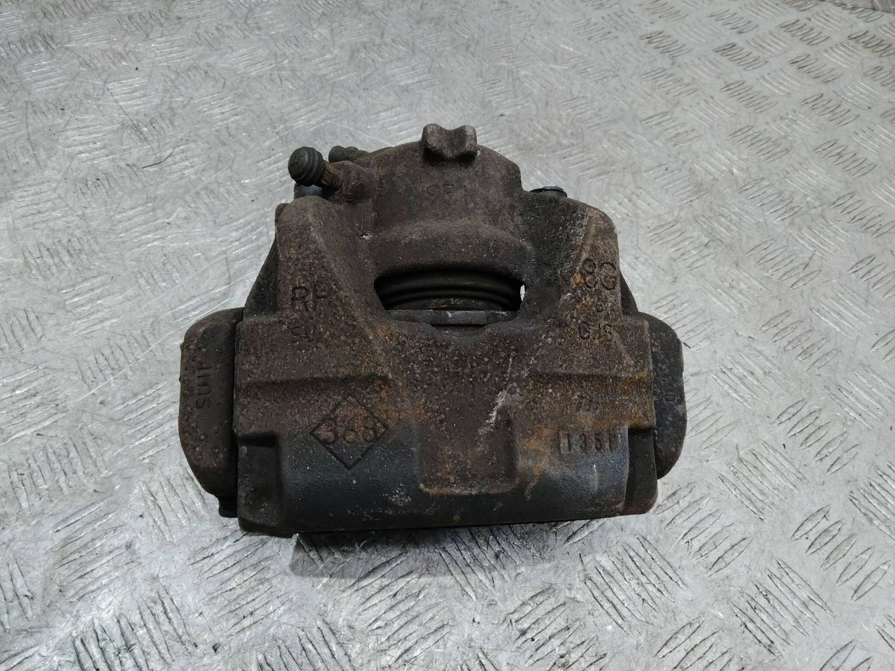 суппорт передний правый Renault Megane 3 поколение 2012, 1.5 л., дизель