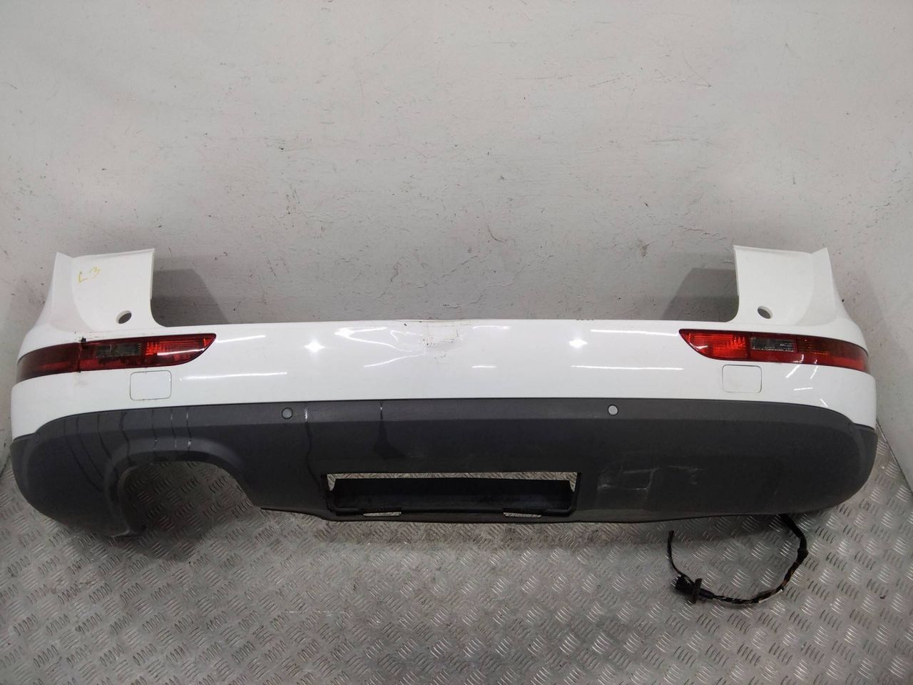 бампер задний Audi Q5 8R 2011, 8R0807385C