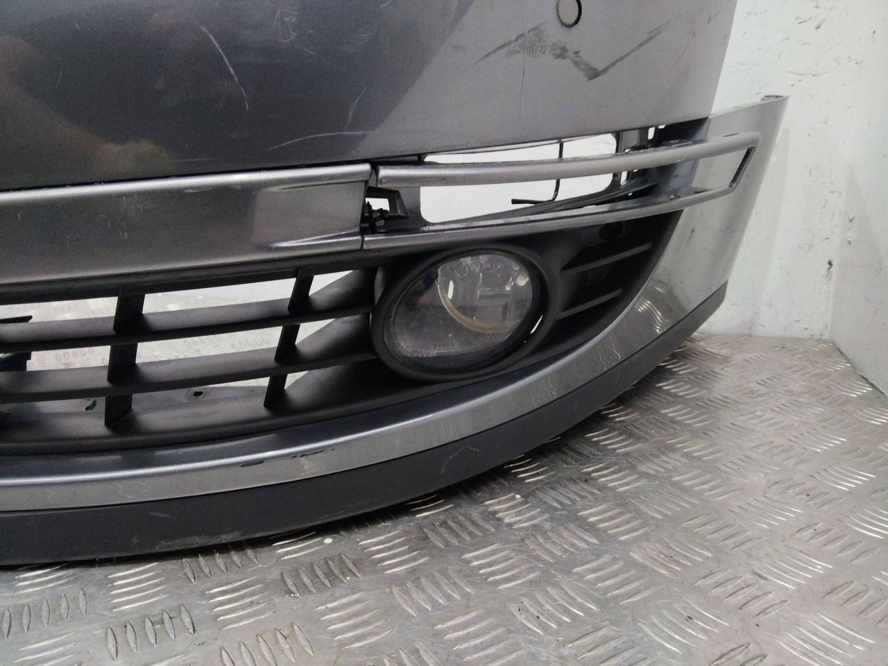 фара противотуманная левая Volkswagen Passat B6 2008