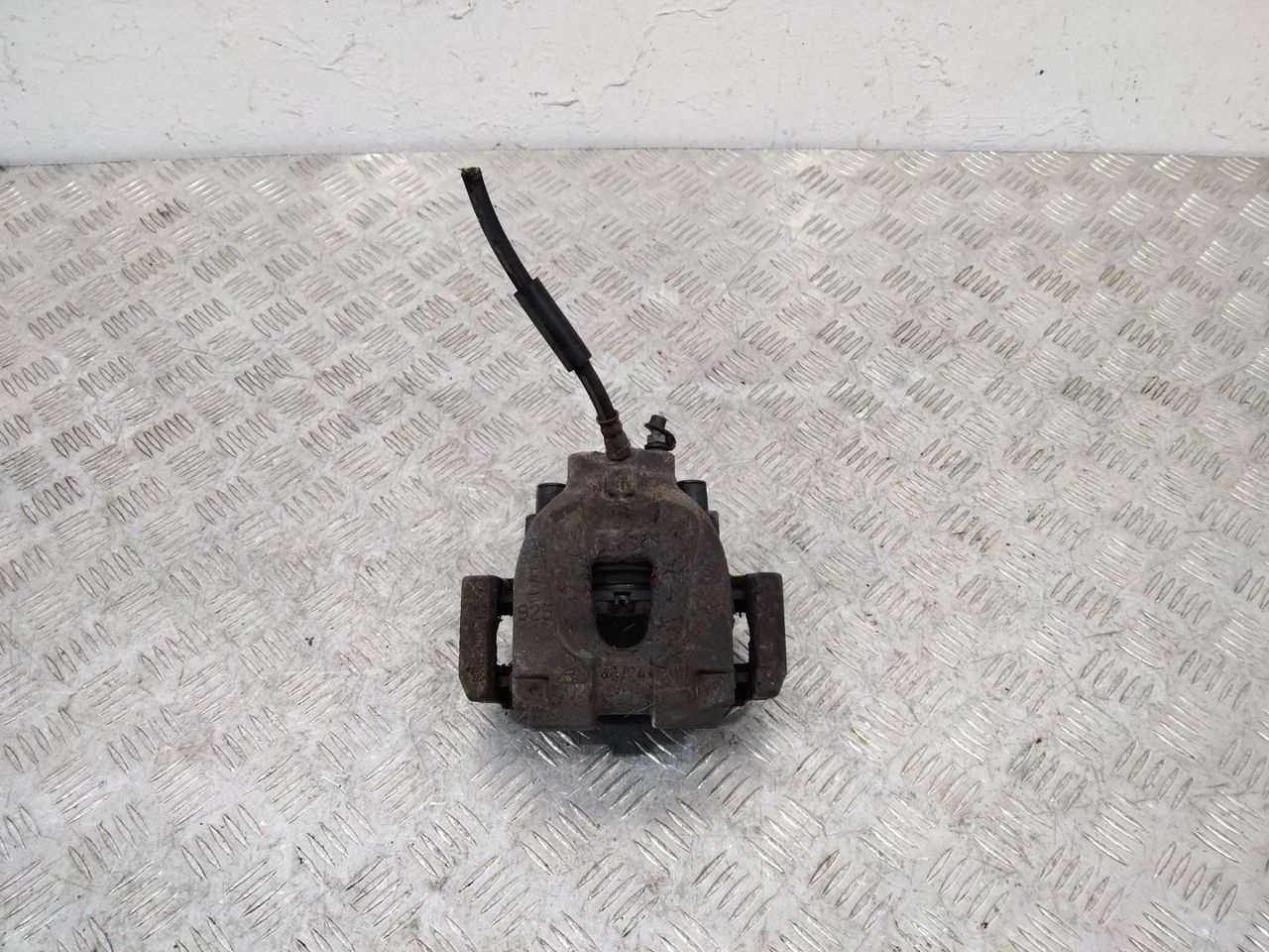суппорт задний правый BMW 7 серия F01/F02 2011, 3.0 л., дизель