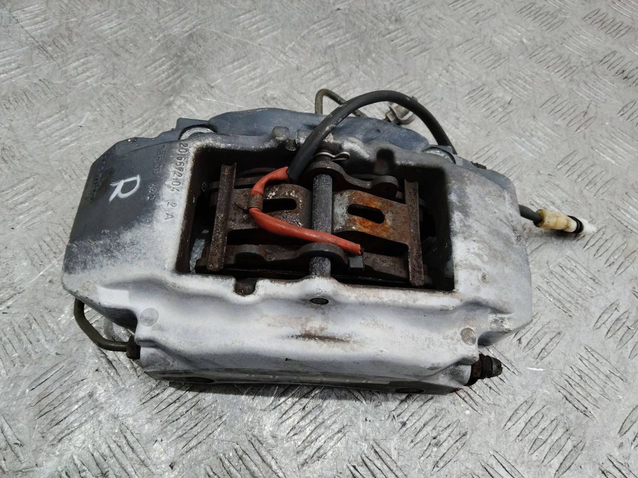 суппорт передний правый Porsche Boxster 987 2006, 2.7 л., бензин, 986351422