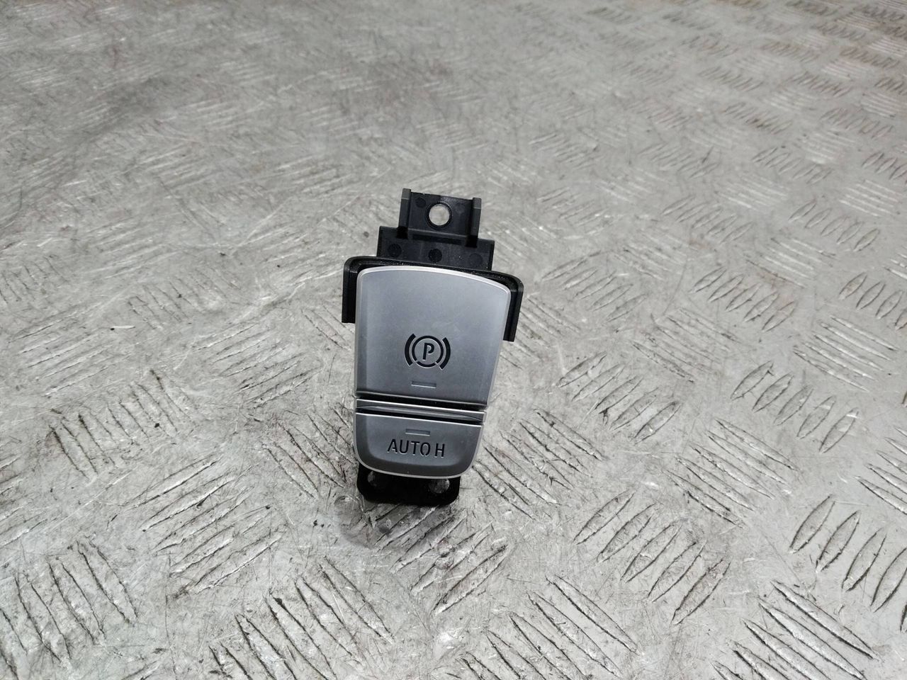 кнопка ручного тормоза (ручника) BMW 7 серия G11/G12 2018, 5A42470