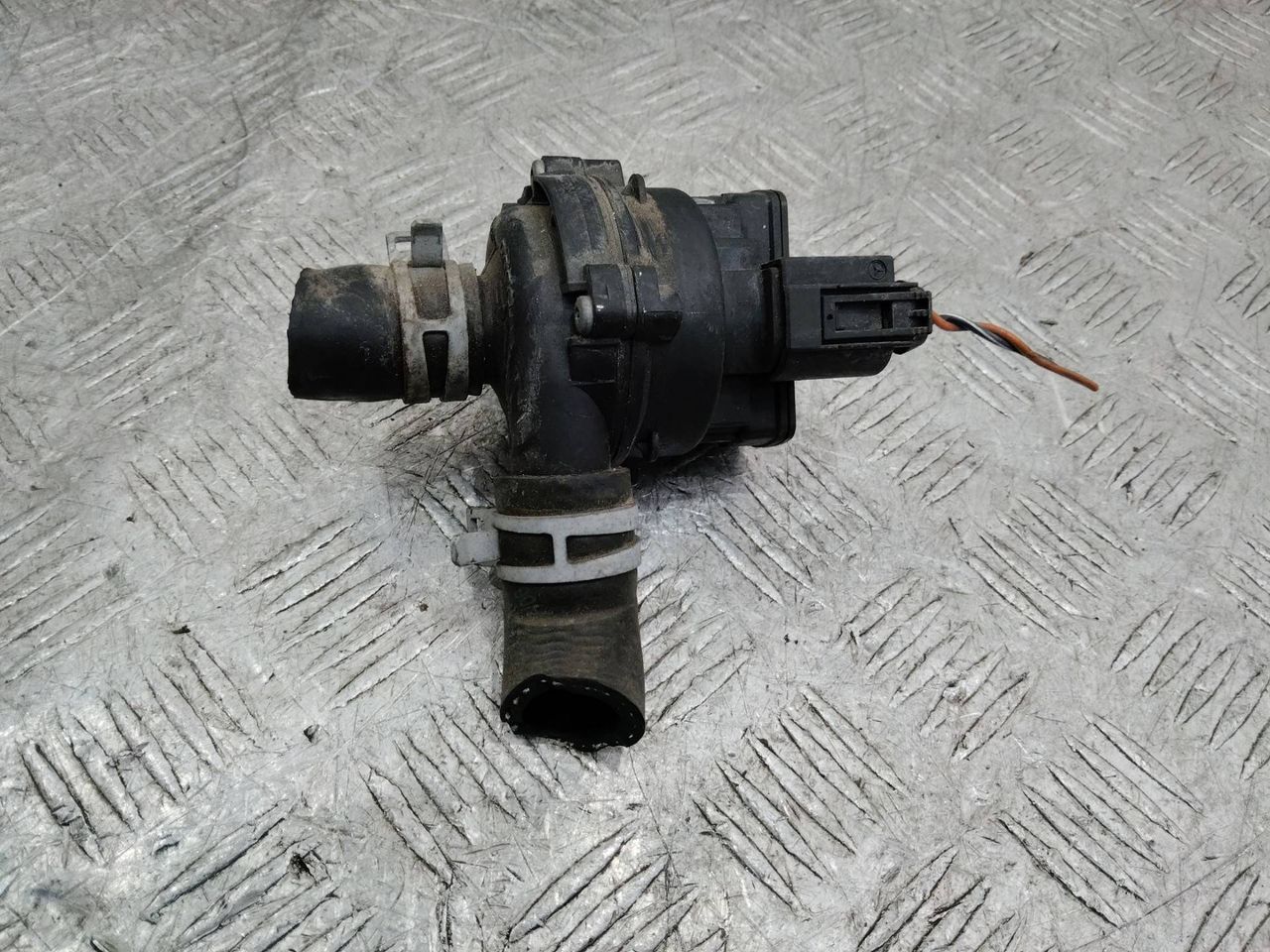 насос антифриза дополнительный Mercedes-Benz M-Класс W164 2007, A2118350364