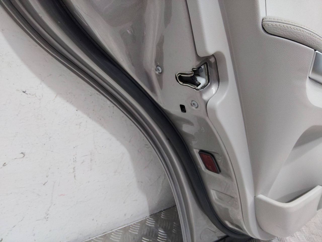 замок двери задней левой Mercedes-Benz M-Класс W164 2007