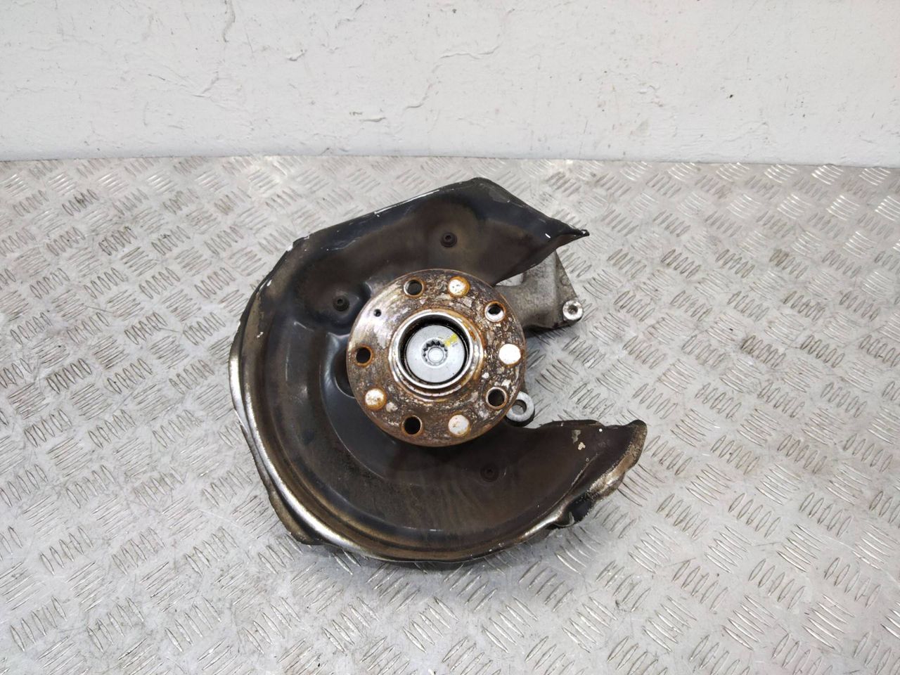 кулак задний левый Audi Q3 8U 2011, 3C0505435F