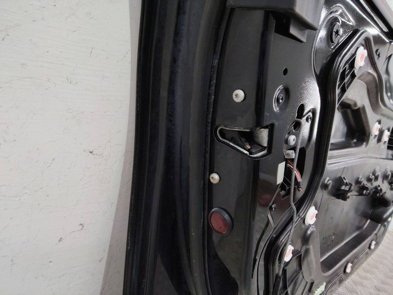 замок двери передней левой BMW 7 серия F01/F02 2012