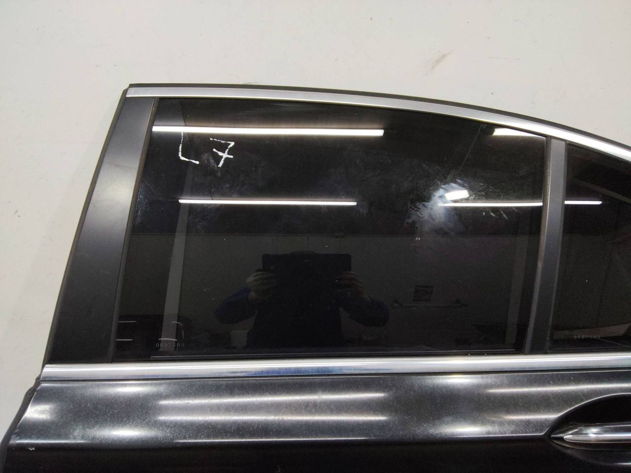 стекло двери задней левой BMW 7 серия F01/F02 2012