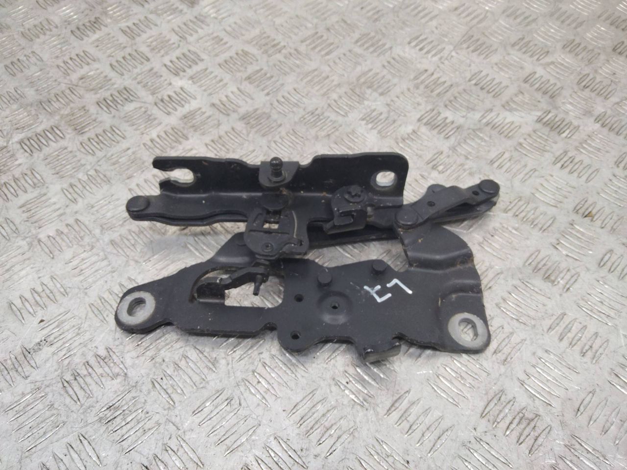 петля капота правая BMW 7 серия F01/F02 2012, 3.0 л., дизель, 7250806