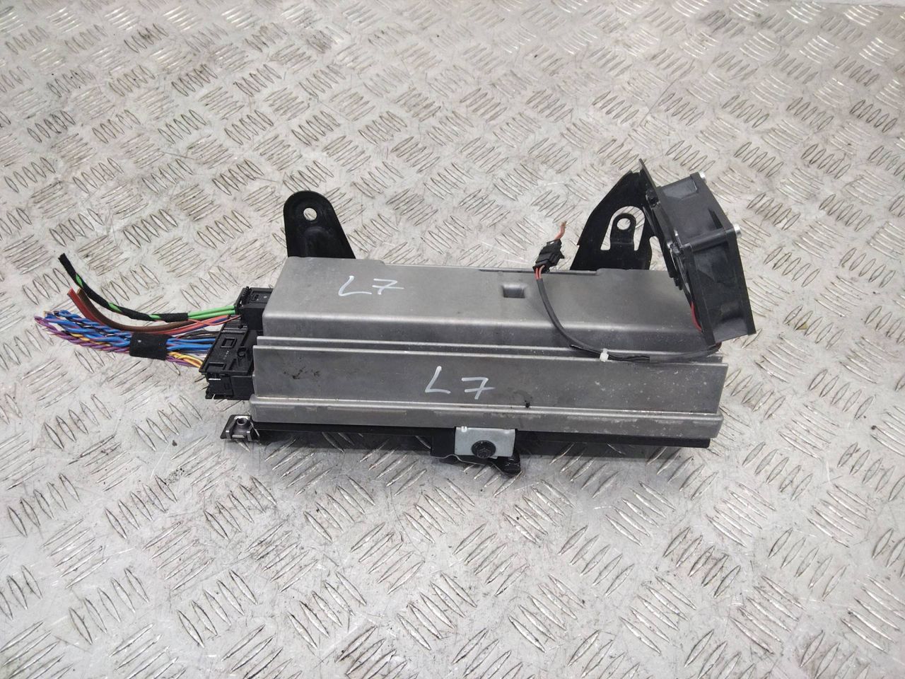 усилитель музыкальный BMW 7 серия F01/F02 2012, 3.0 л., дизель, 9153135