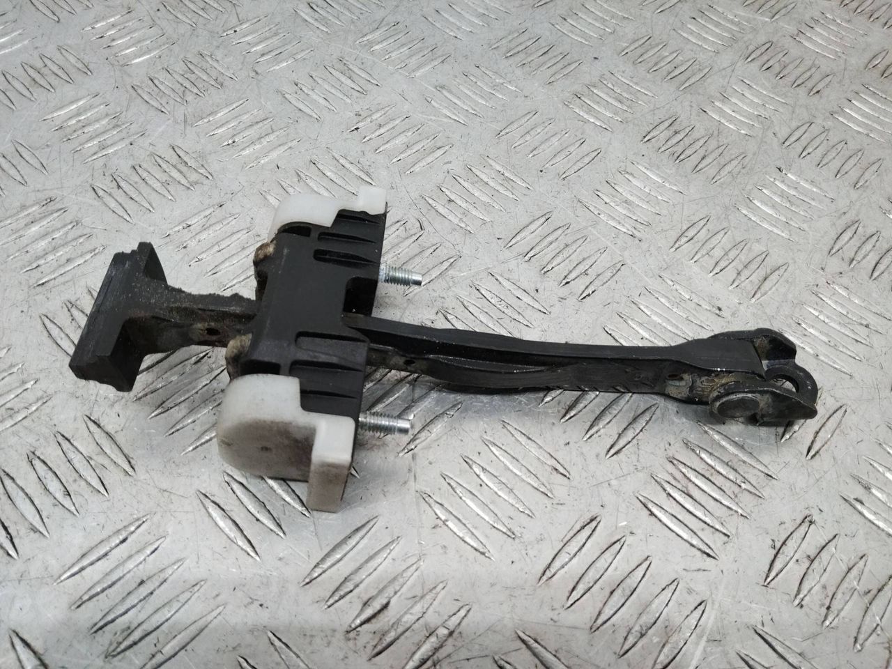 ограничитель открывания двери Opel Insignia 1 поколение (A) 2010