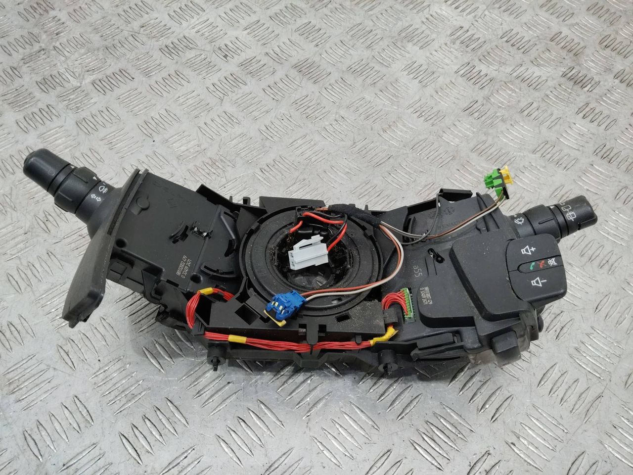 переключатель подрулевой (стрекоза) Renault Clio 3 поколение 2009, 8201045142