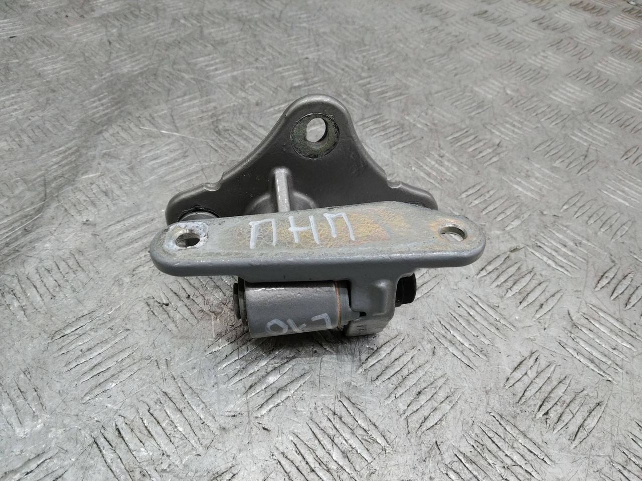 петля двери Mercedes-Benz M-Класс W164 2007