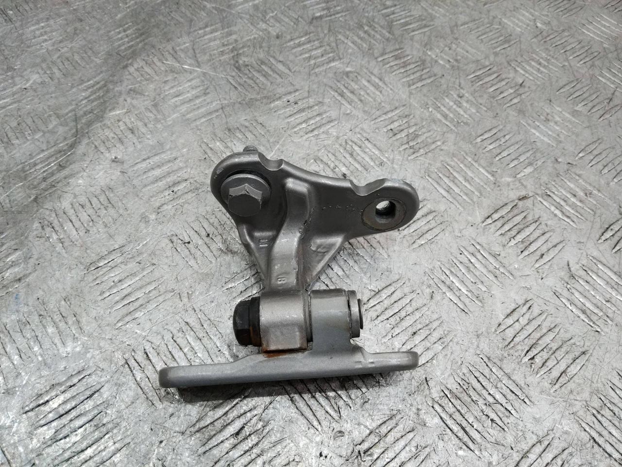 петля двери Mercedes-Benz M-Класс W164 2007