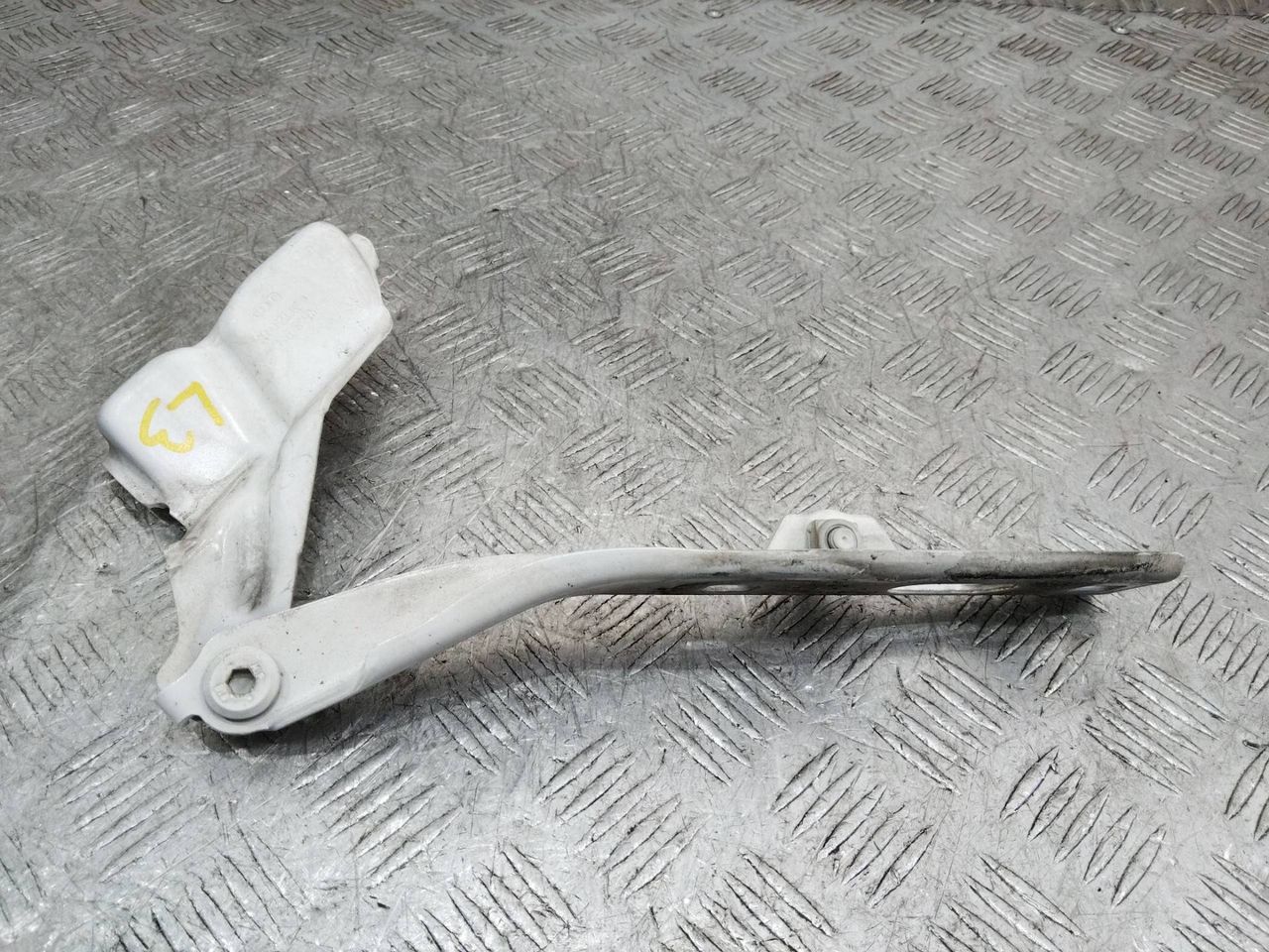 петля капота правая Audi Q5 8R 2011, 2.0 л., дизель, 8R0823302A