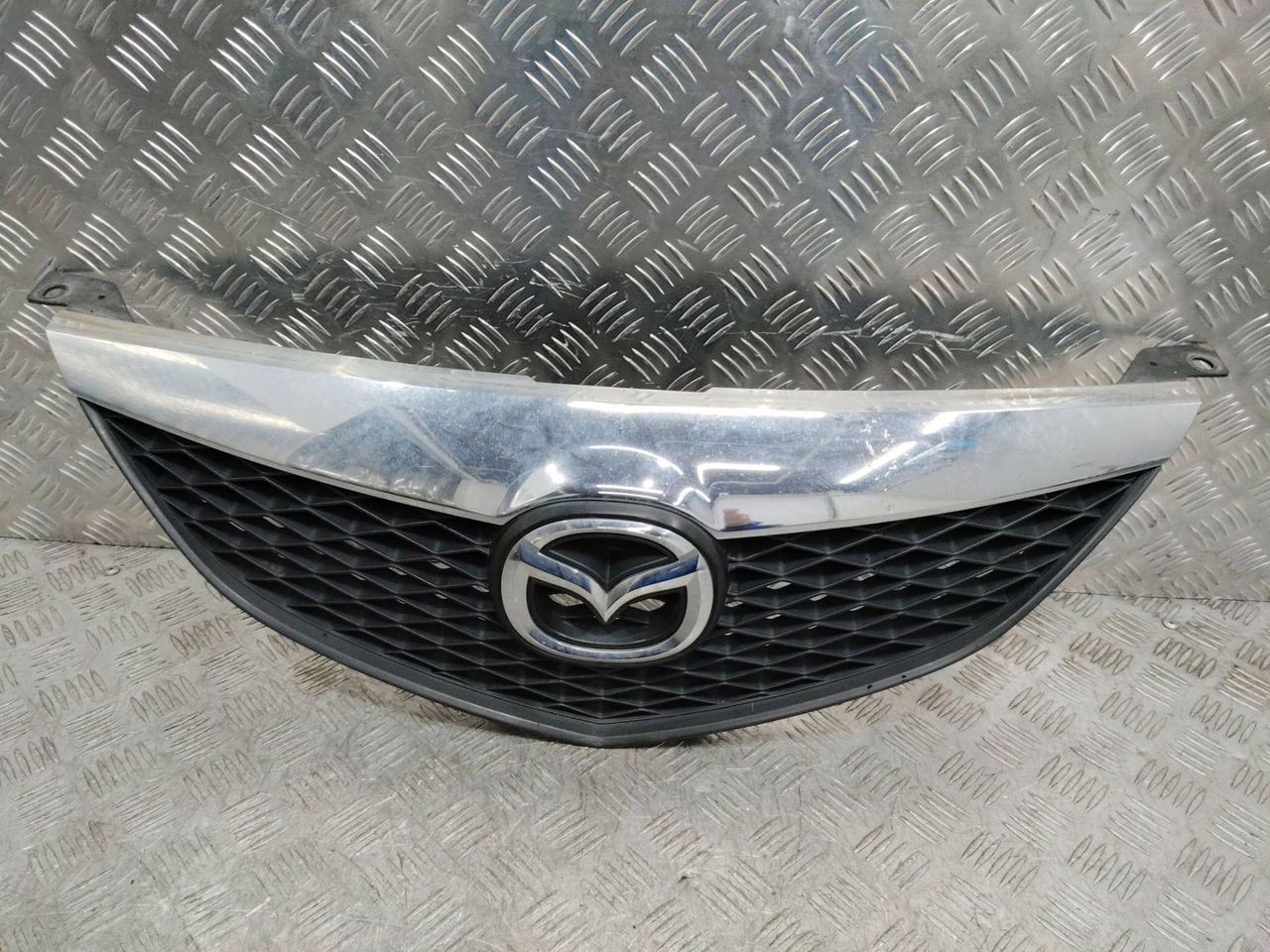 решетка радиатора Mazda 6 GG 2004, GJ6A50712