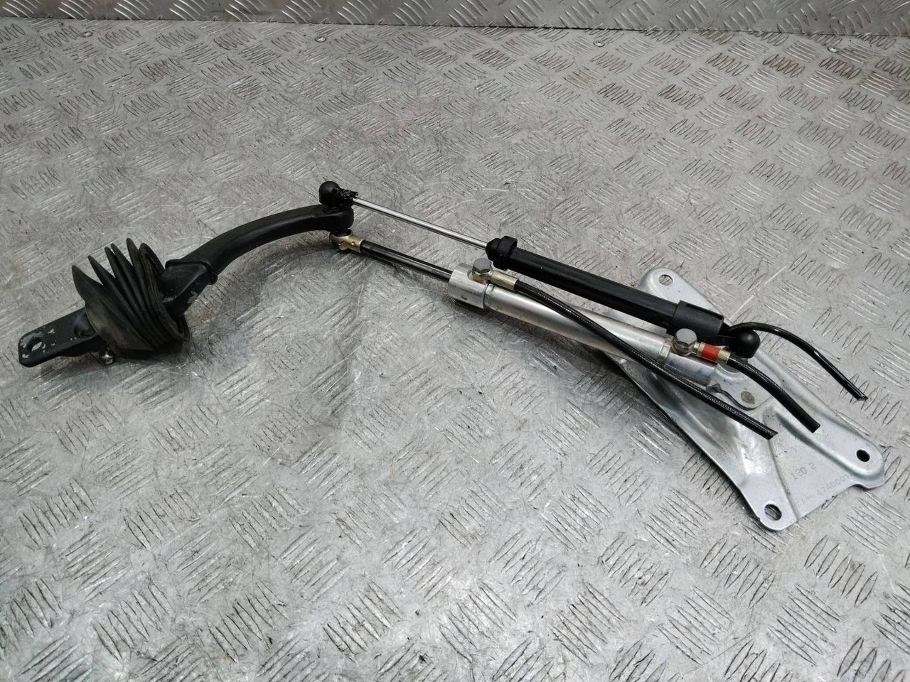 амортизатор крышки багажника (3-5 двери) Mercedes-Benz M-Класс W164 2007, 3.0 л., дизель, A1647400014