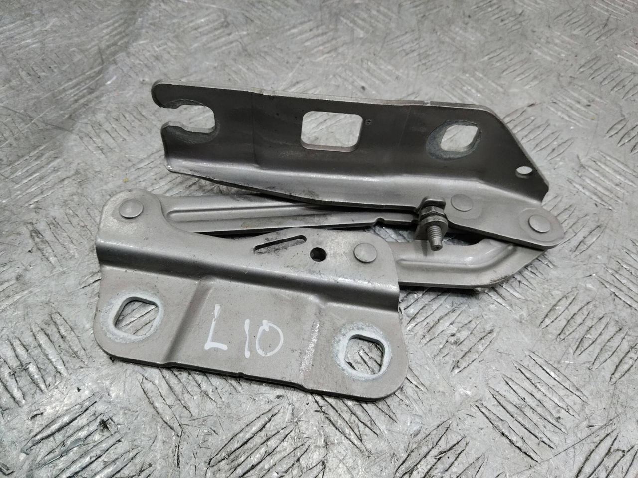 петля капота правая Mercedes-Benz M-Класс W164 2007, 3.0 л., дизель, 2518800228