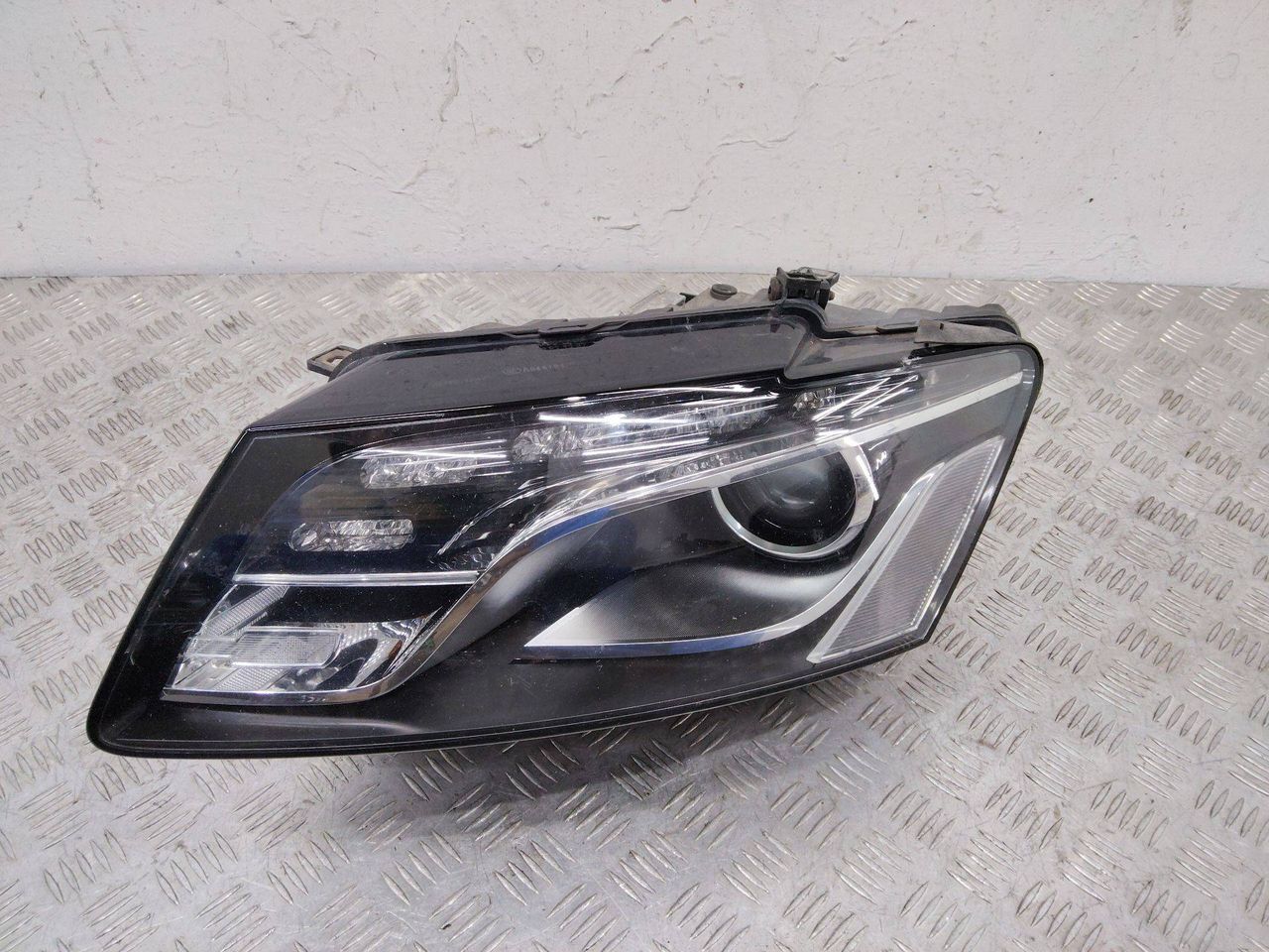 фара левая Audi Q5 8R 2011, 8R0941003AF