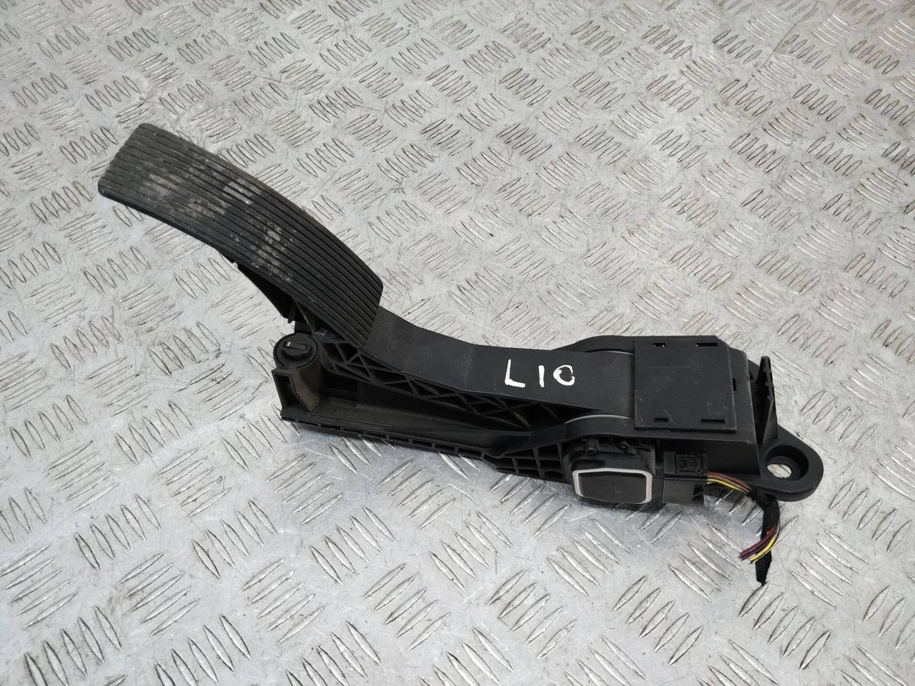 педаль Mercedes-Benz M-Класс W164 2007, 3.0 л., дизель, A1643000004