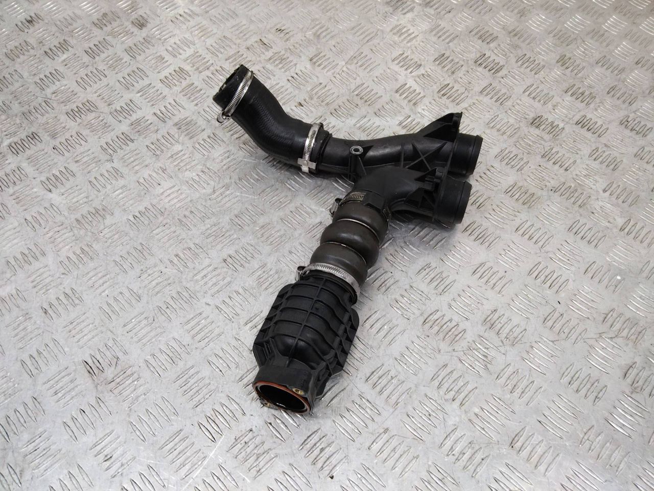 патрубок интеркулера Citroen C4 Picasso 1 поколение 2011, 1.6 л., дизель, 9688500380
