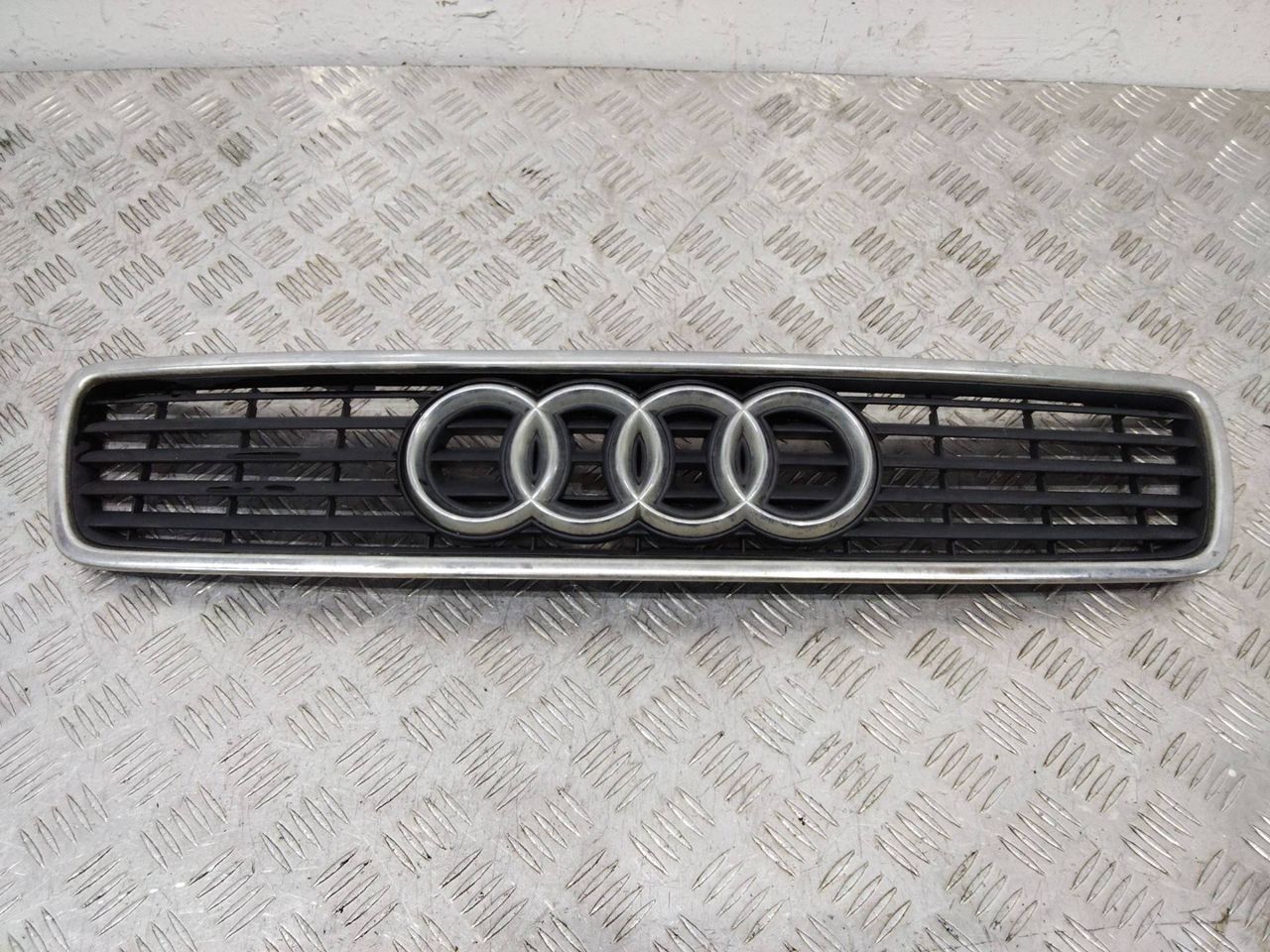 решетка радиатора Audi A4 B5 1998, 8D0853651J