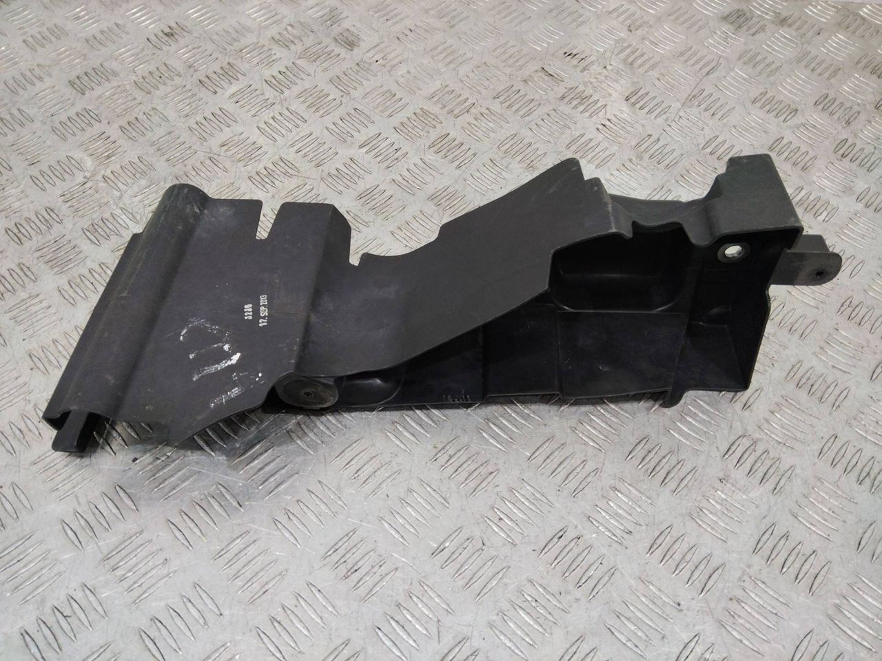воздуховод (дефлектор) радиатора Mercedes-Benz Sprinter 2 поколение (W906) 2013, A9068890131