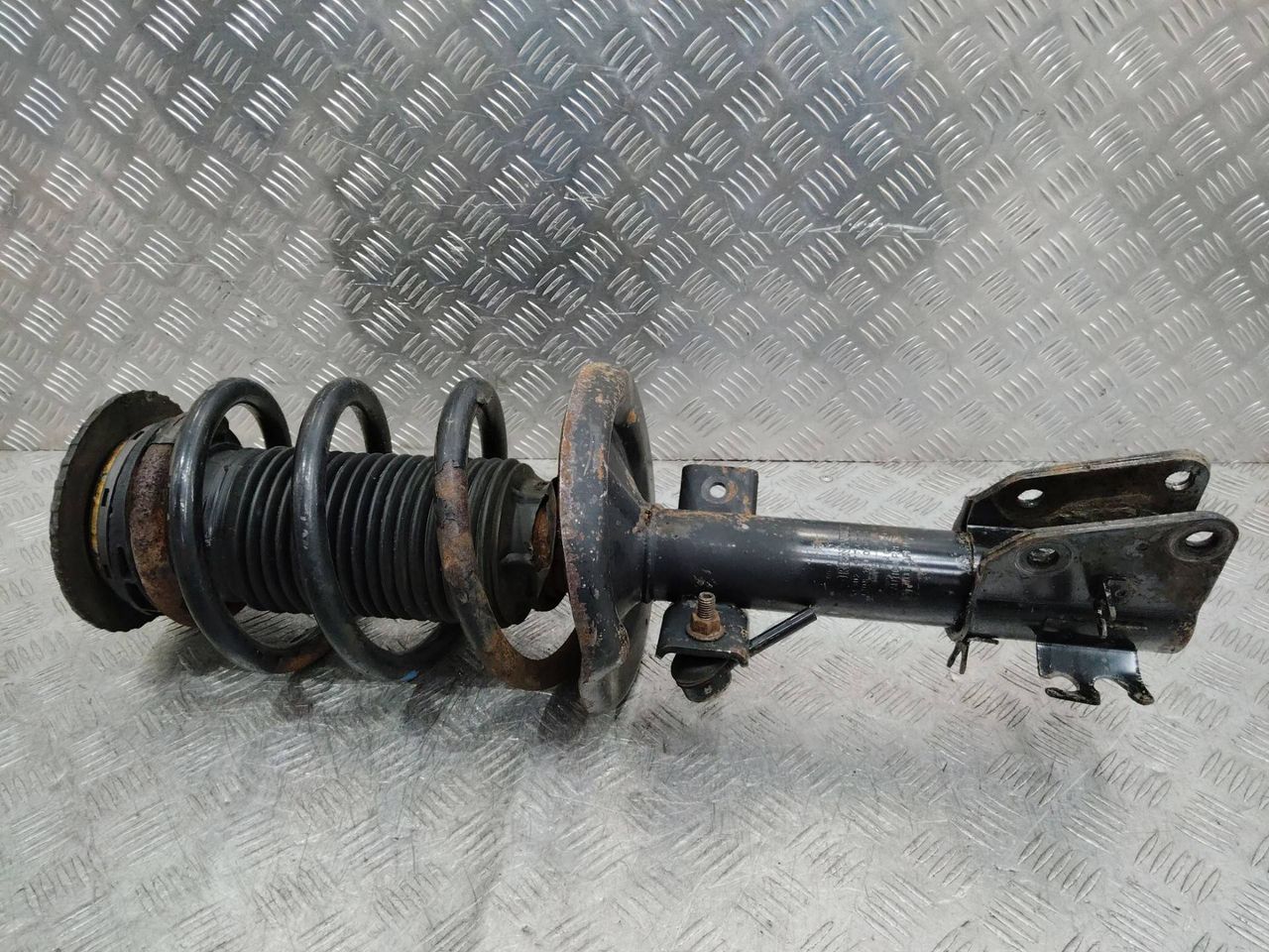 стойка передняя Renault Master 3 поколение (2010 - 2014), 543029774R