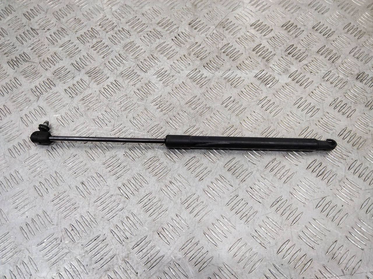 амортизатор крышки багажника (3-5 двери) Volkswagen Passat B6 2007, универсал, 3C9827550