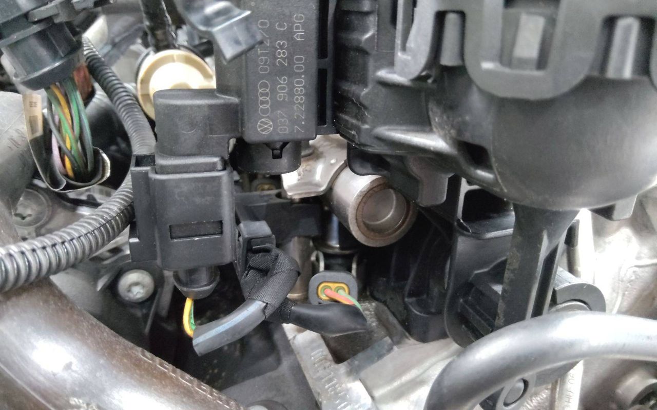 форсунка Audi A4 B8/8K 2010, 2.0 л., бензин