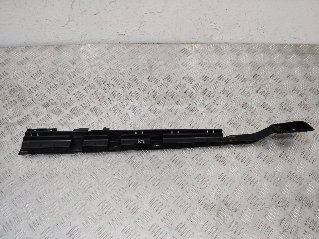 Кронштейн крепления порога BMW 7 серия F01/F02 2011, 7187104