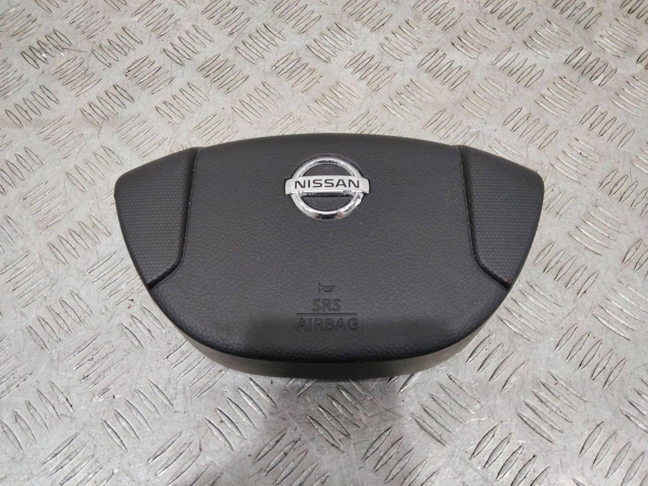подушка безопасности водителя Nissan Cabstar F24 2014