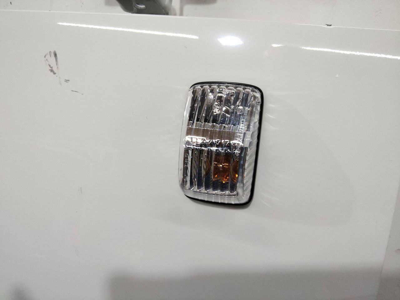 повторитель поворота на крыле правый Isuzu Elf 6 поколение [2-й рестайлинг] 2022