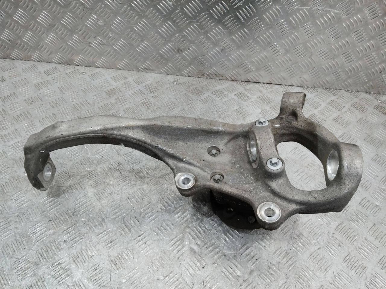 кулак поворотный левый Mercedes-Benz E-Класс W213/S213/C238/A238 2018, 2.0 л., дизель, A2133324700