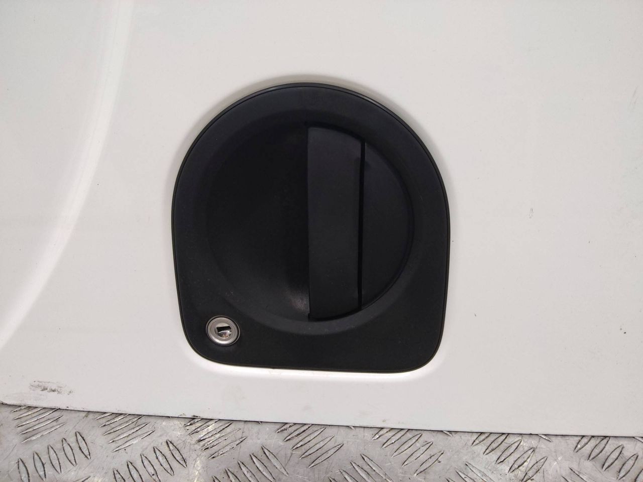 ручка наружная Nissan Cabstar F24 2015