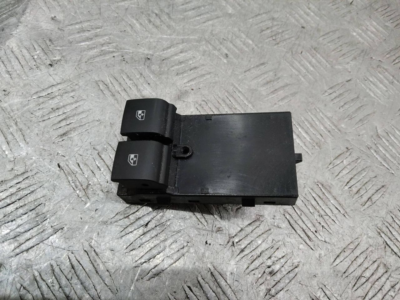 кнопка стеклоподъемника двери Opel Astra J [рестайлинг] 2013, 13305978