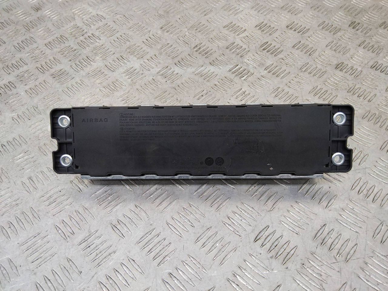 подушка безопасности коленная Mercedes-Benz C-Класс W205/S205/C205 2016, A2058600302