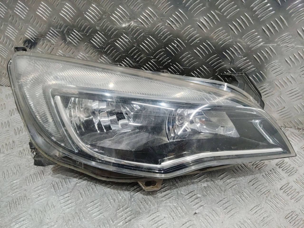 фара правая Opel Astra J [рестайлинг] 2013, 13371602