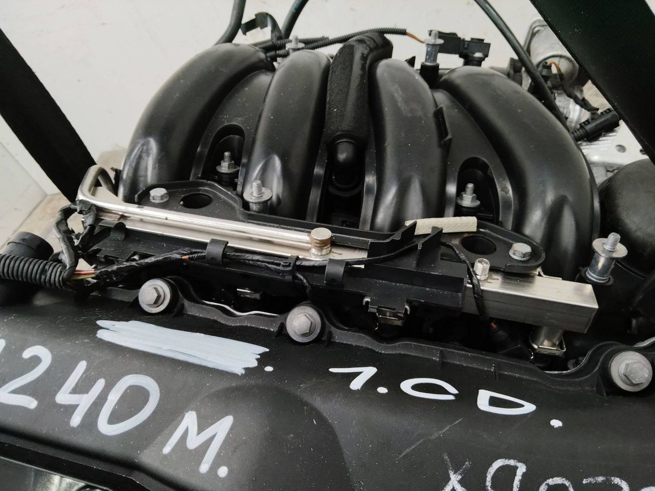 топливная рампа BMW 3 серия E90/E91/E92/E93 2005, 2.0 л., бензин, МКПП, 7530420, 7526892