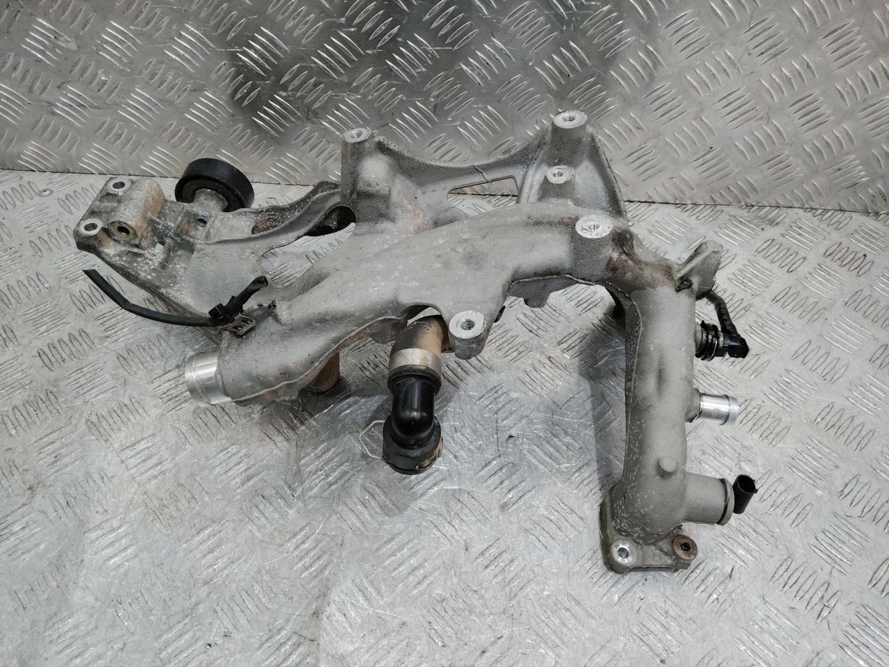 кронштейн генератора Mercedes-Benz CLA-Класс C117 2013, 2.2 л., дизель, A6512011709